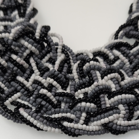 Stunning Sassy Jones Monochrome Beaded Statement Necklace - Excellent Condition! - Picture 4 of 8